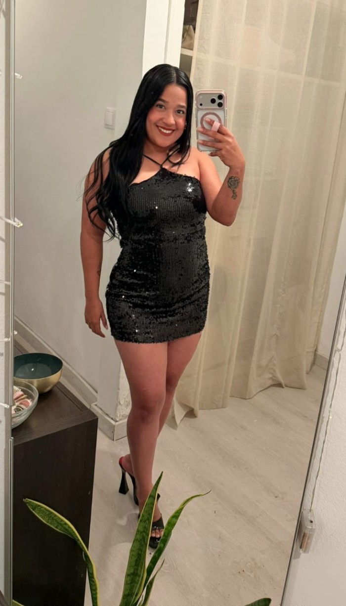 Ganas de polla trío con mi amiga te prendes?