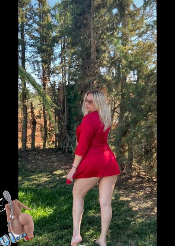 Nuevamente Tiffany morbosa y fiestera