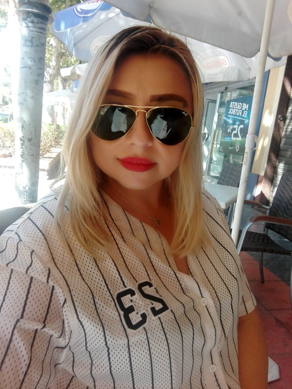 Nuevamente Tiffany morbosa y fiestera