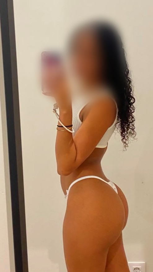 PRECIOSA JOVENCITA LATINA EN CARABANCHEL MADRID