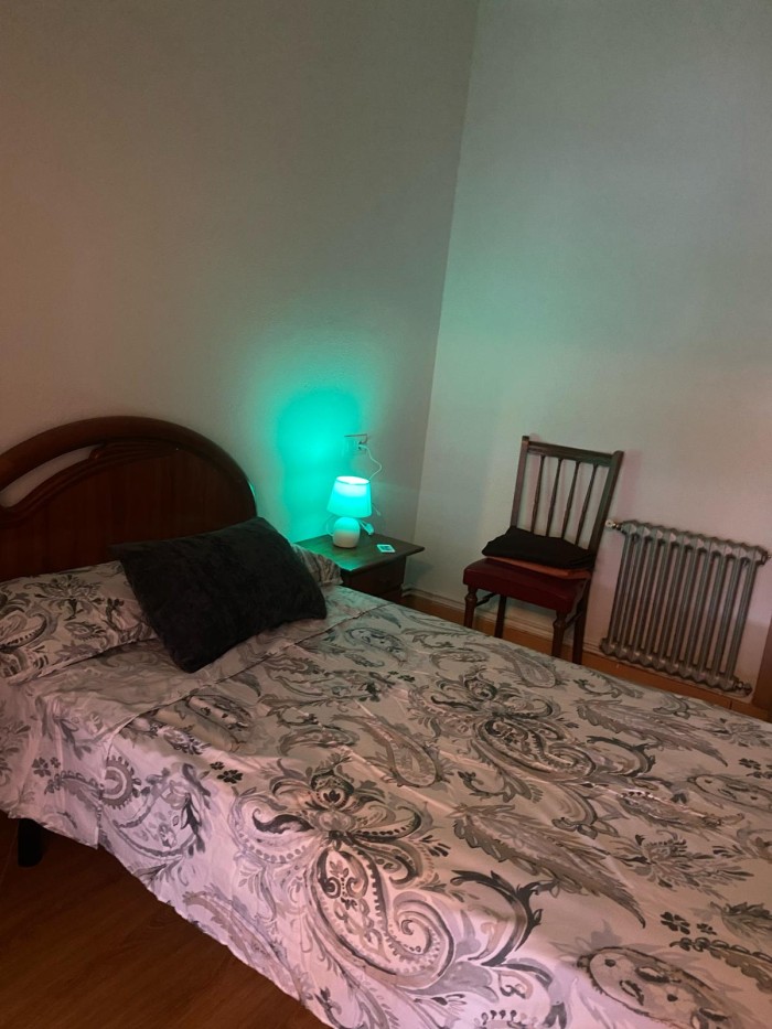 SE ALQUILAN HABITACIONES CON TODOS LOS SERVICIOS