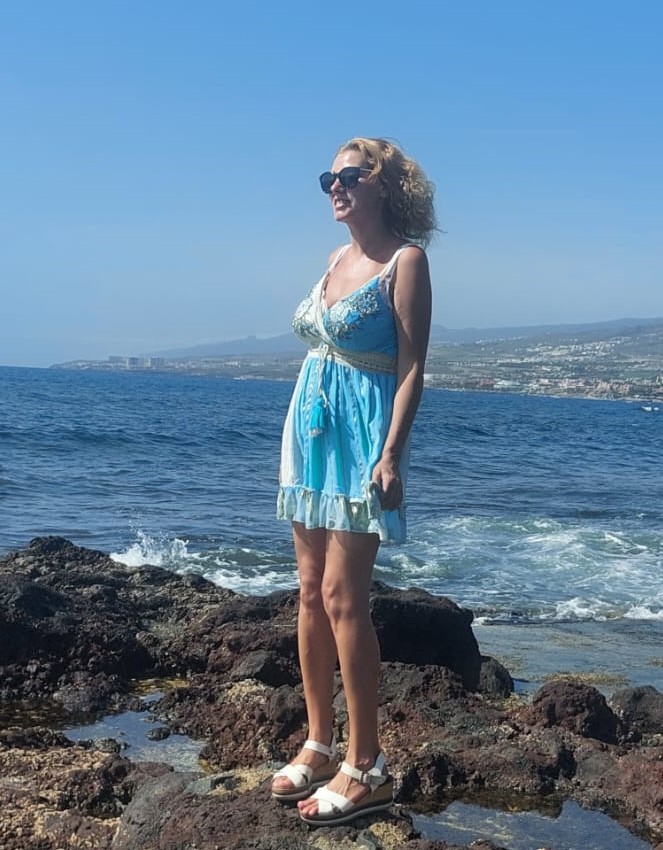 NANCY,  ELEGANTE y SEDUCTORA //ELEGANT and SEDUCTI