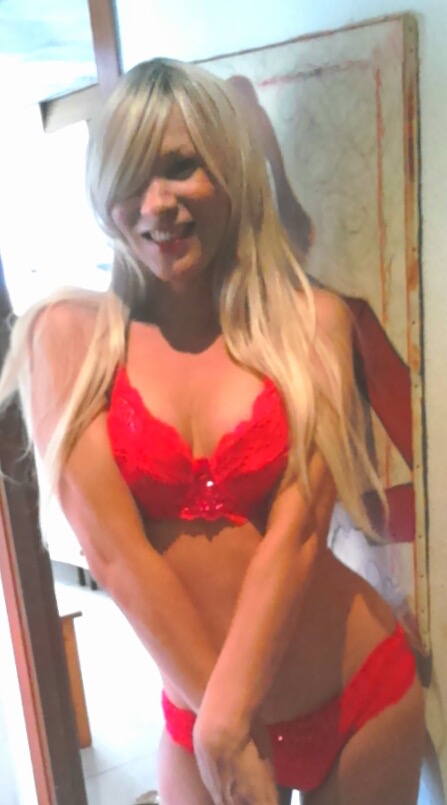 rubia super dotada 24 hs sin tabues