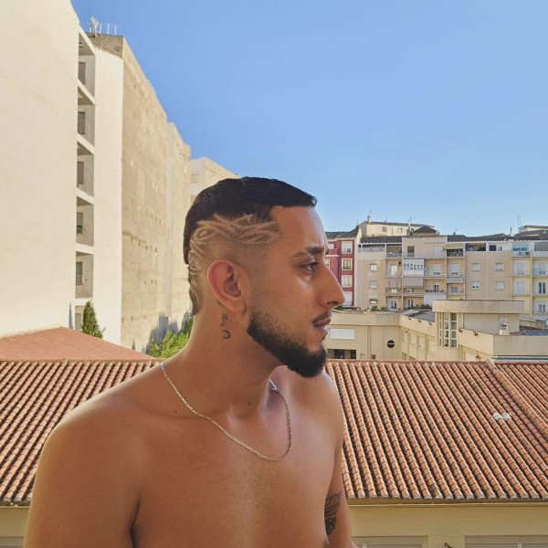 ALI DANYAL 26 años, FUERTE, DIVERTIDO y muy VIGOROSO
