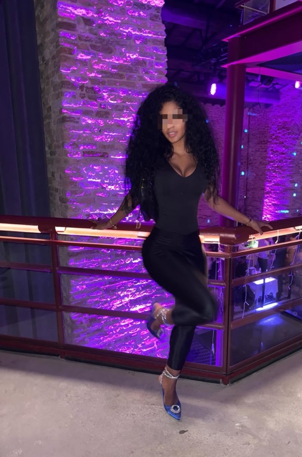 CLAUDIA  DOMINICANA MUY CACHONDA EN MÁLAGA CENTRO