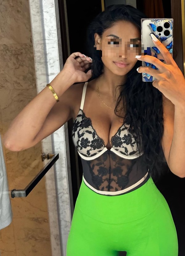 CLAUDIA DOMINICANA MUY CACHONDA EN MÁLAGA CENTRO