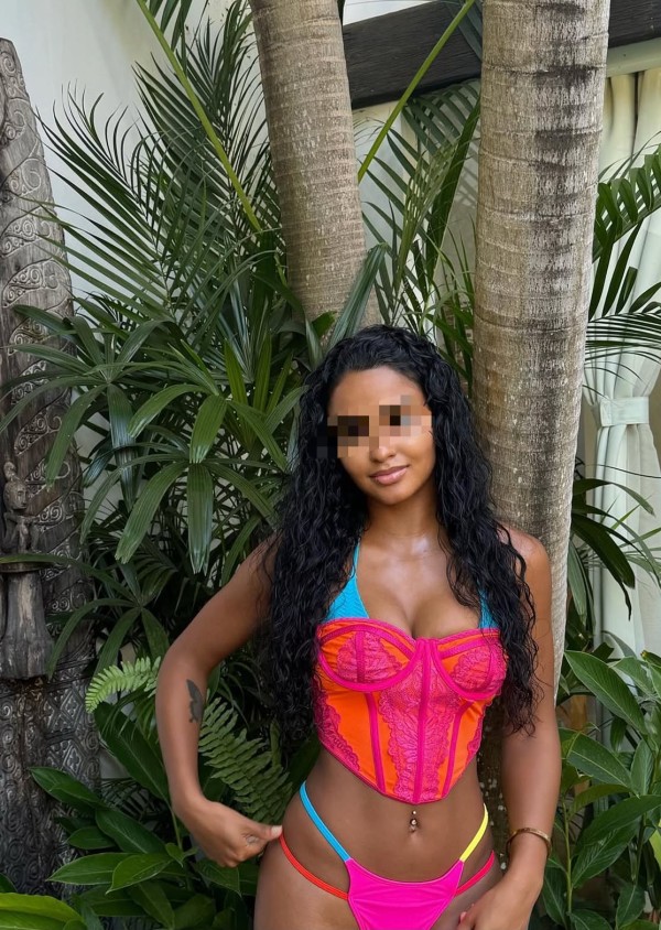 CLAUDIA  DOMINICANA MUY CACHONDA EN MÁLAGA CENTRO