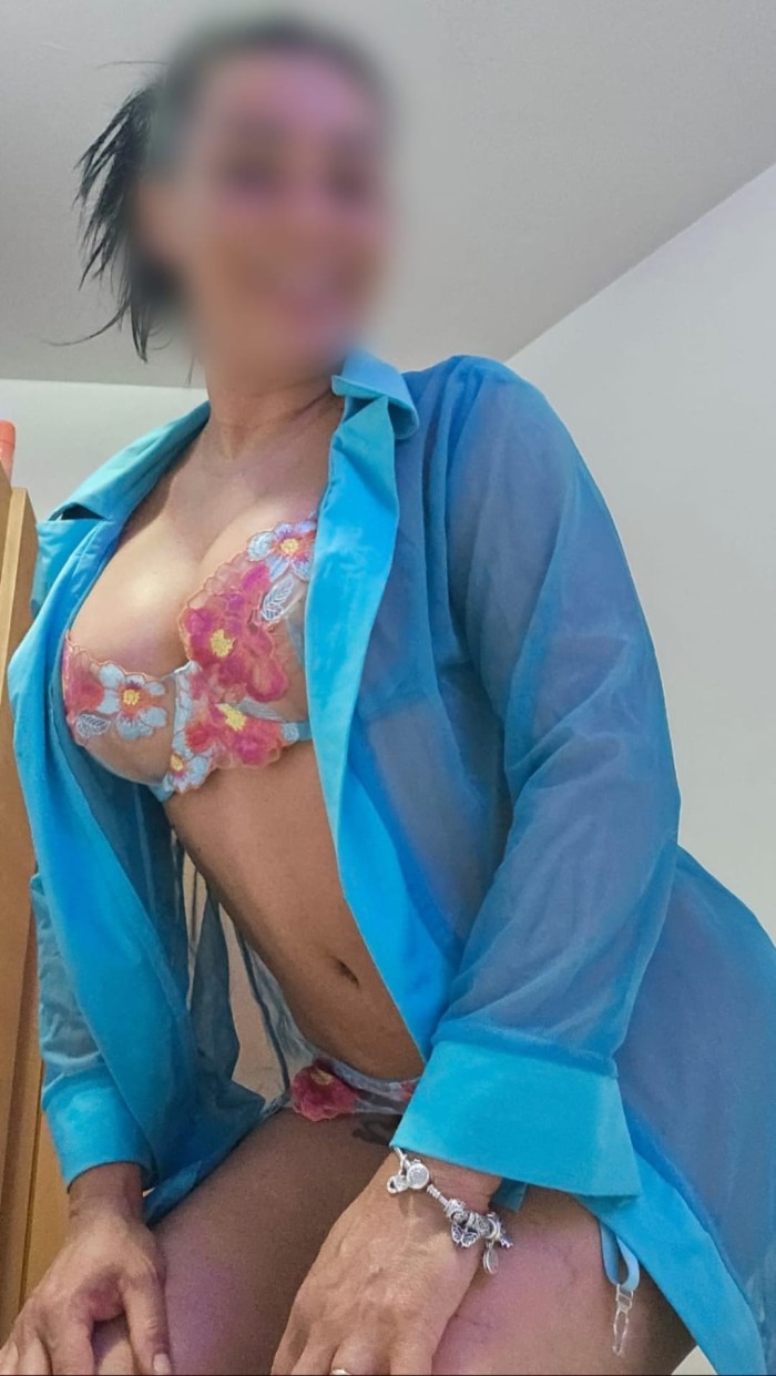 LA CHICA PERFECTA QUE ESTÁS BUSCANDO