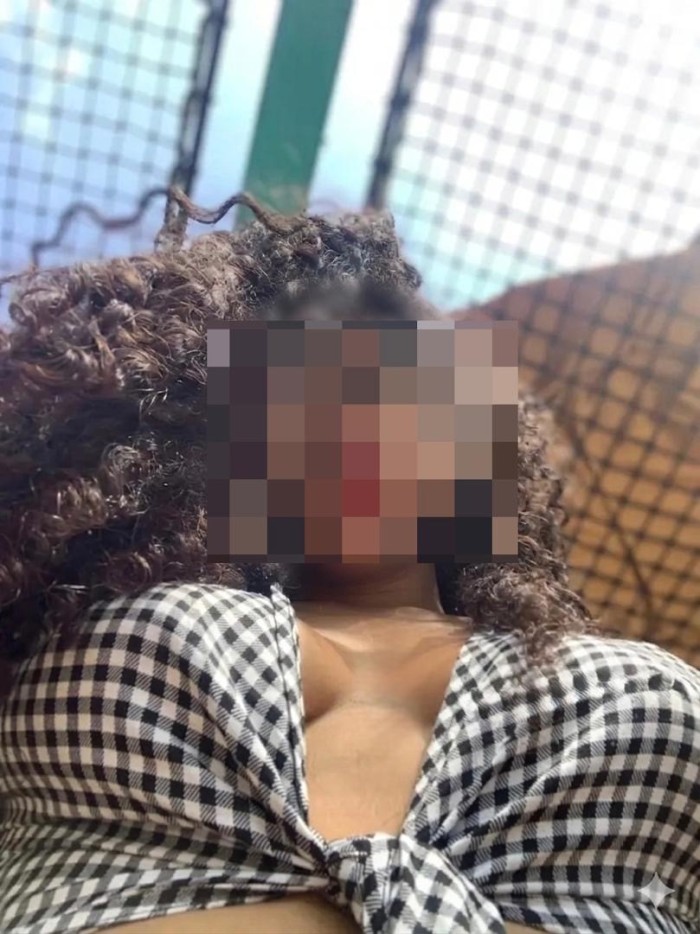LATINA MORENA ME GUSTA POR EL CULO