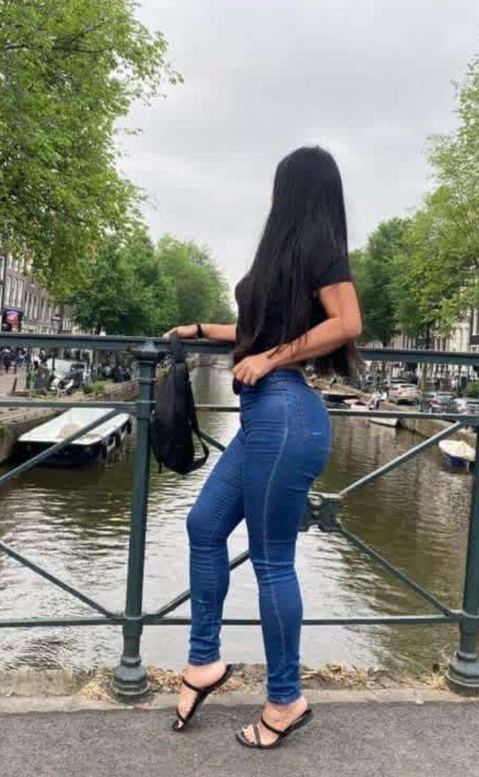 SOY VALENTINA, COLOMBIANA CALUROSA Y RESERVADA
