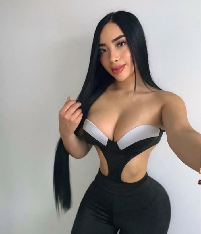 Extrovertida latina fiestera ah tope !