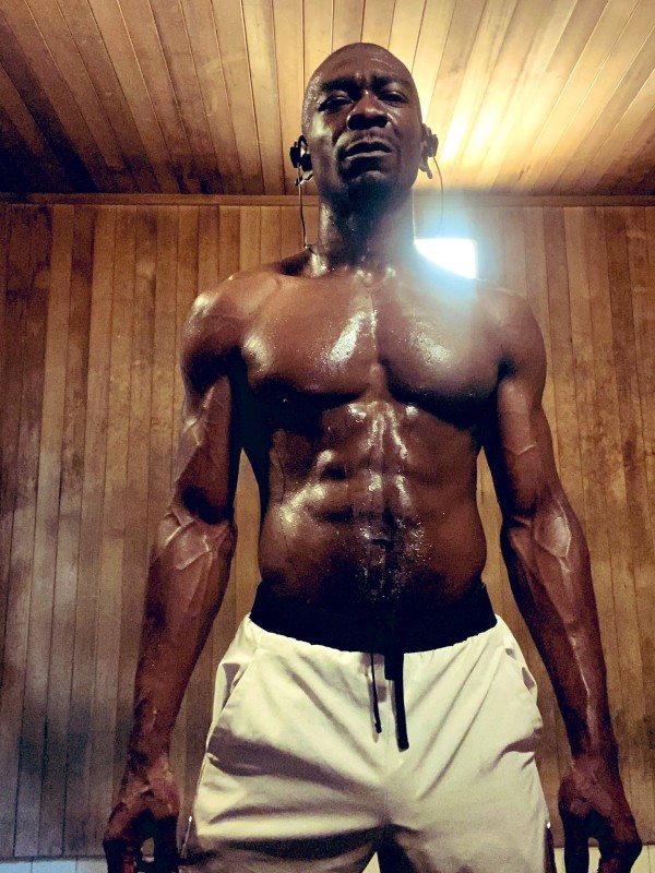 Soy eric nuevo macho africano pollon