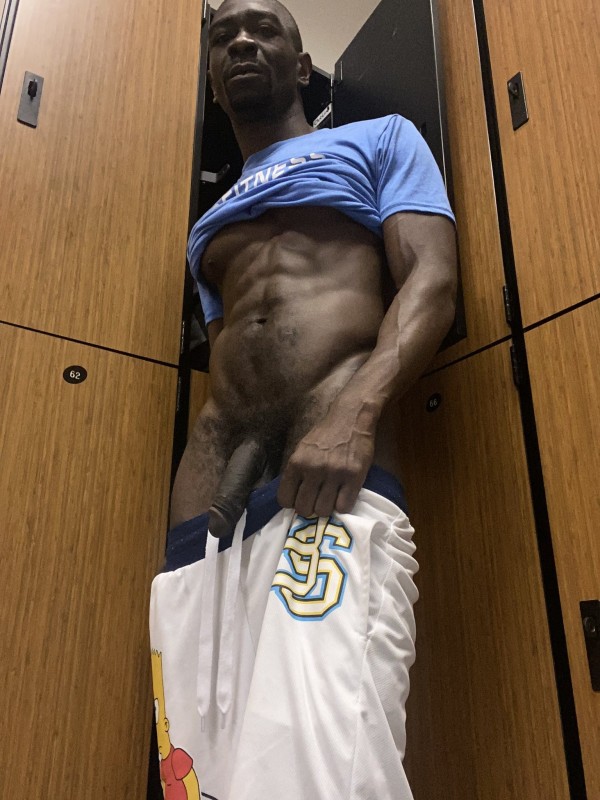 Soy eric nuevo macho  africano  pollon
