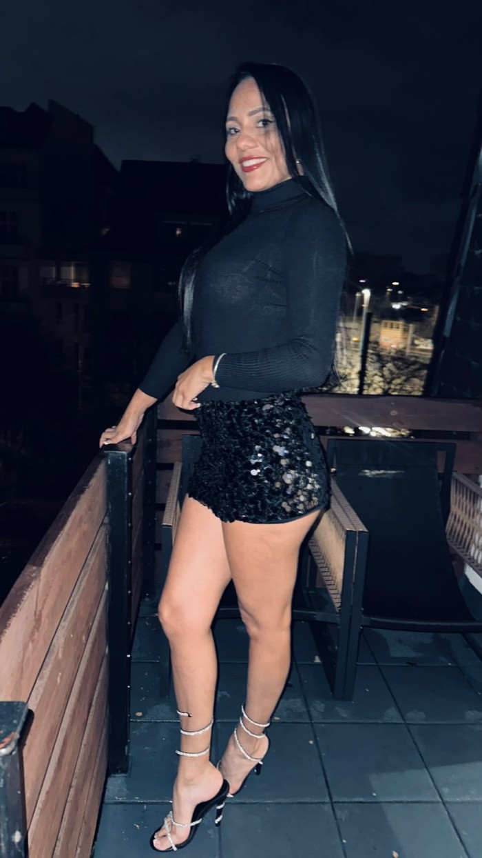 KARINA COLOMBIANA 27 AÑOS EN SEVILLA — LA MAC