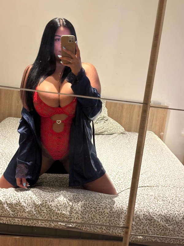 Julieta, Colombiana 24 Años | Parla Este |