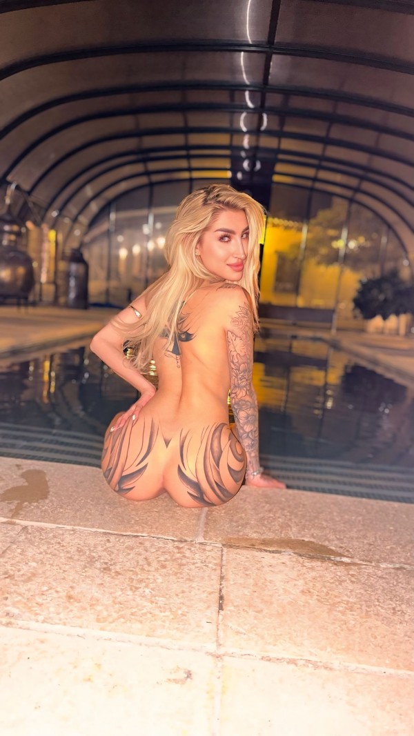 Daniela rubia ardiente cachonda