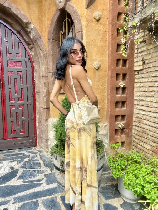 Tamy jovencita fémina trans culo preto y vergona