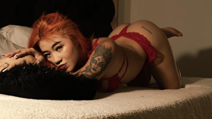 AITANA RUBIA FIESTERA LATINA 24H