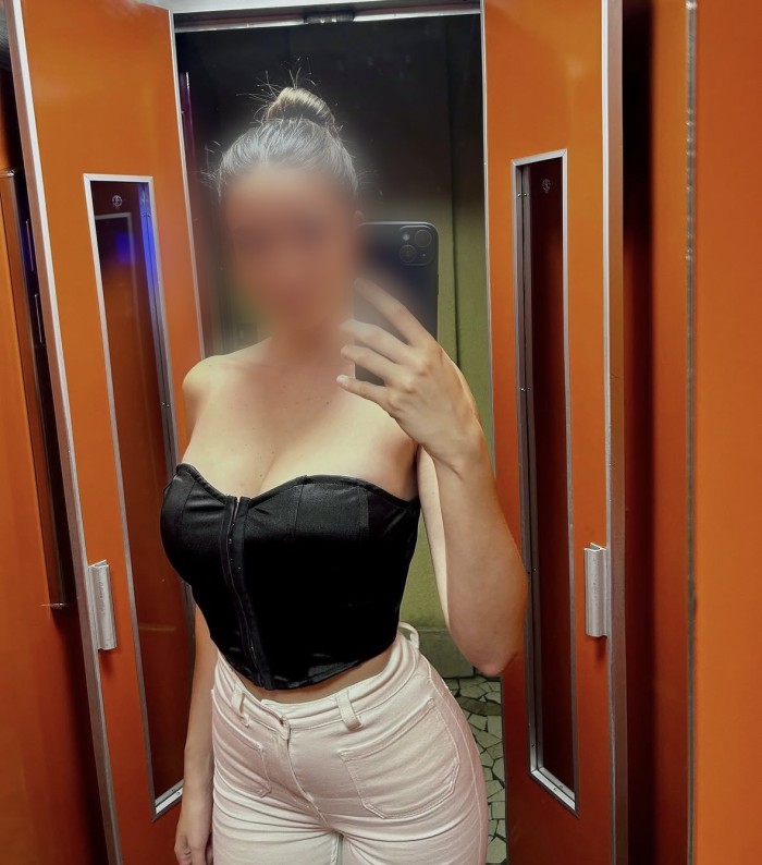Yina,Preciosa jovencita colombiana desde 15 euros!