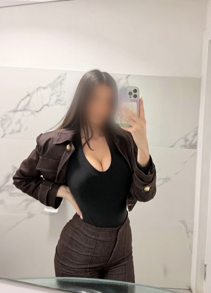 Yina,Preciosa jovencita colombiana desde 15 euros!