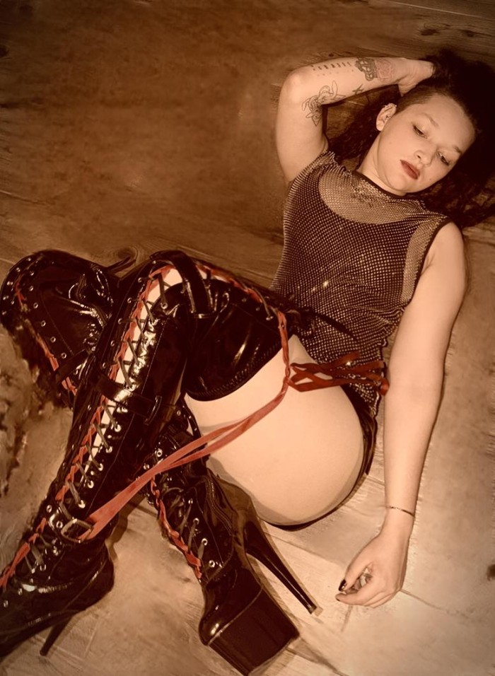 ESTOY EN SANTA CRUZ ….MISTRESS JENNY EXPERIENCIA INOLVIDABLE