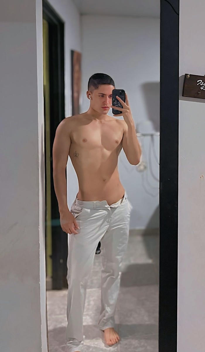 ARDIENTE Y SEDUCTOR HOMBRE CON GANAS DE PLACER