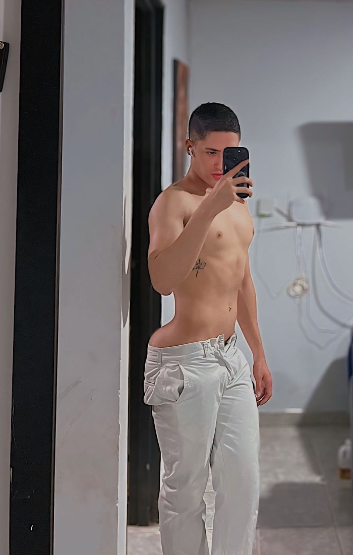 ARDIENTE Y SEDUCTOR HOMBRE CON GANAS DE PLACER