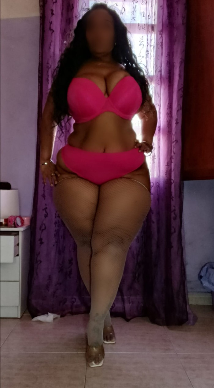 Gordita velludita fiestera morbosa mulata 30€