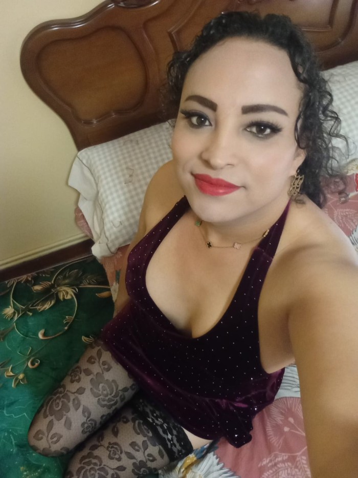 RUBÍ TRANS TETONA MUY CACHONDA, FRANCÉS NATURAL