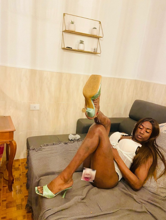 CHICA TRANS POLLONA VERSATIL LUJURIOSA MORBOSA Y COMPLACIENTE