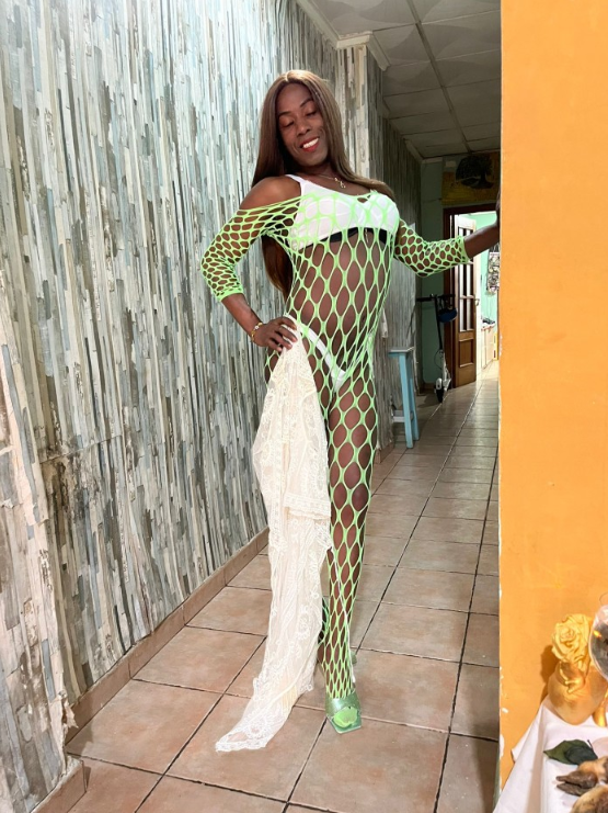 CHICA TRANS POLLONA VERSATIL LUJURIOSA MORBOSA Y COMPLACIENTE