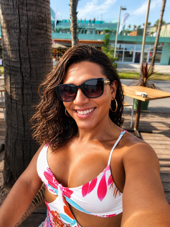 Morena latina trans trabajo con solo con salidas