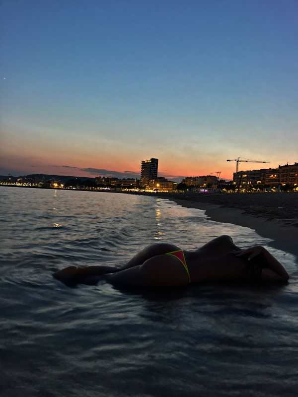 ¡ENCANTADORA Y EXTROVERTIDA FIESTERA! (PIS PRIVAT)