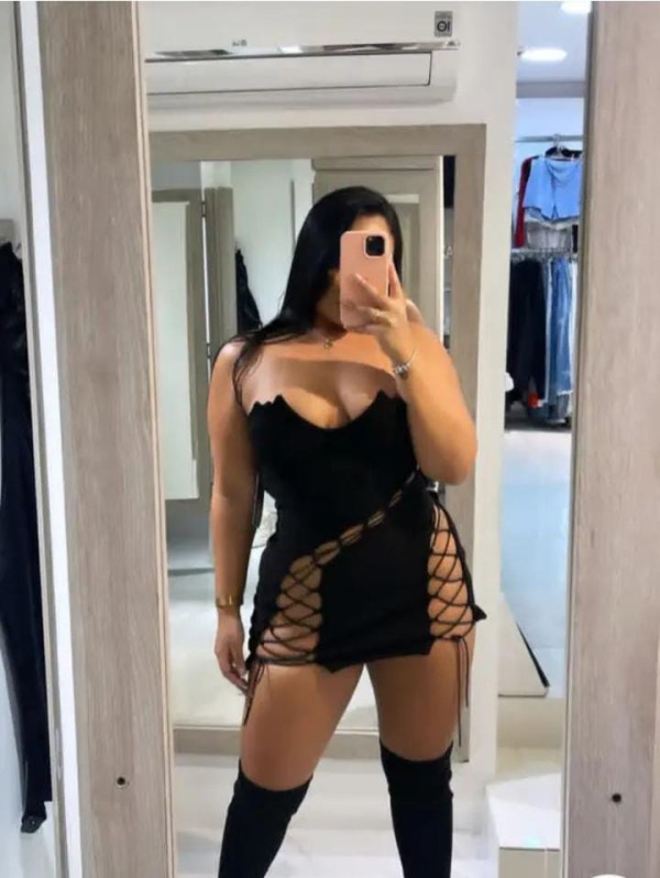 MUJER COMPLACIENTE A TUS CAPRICHOS SIN LIMITES