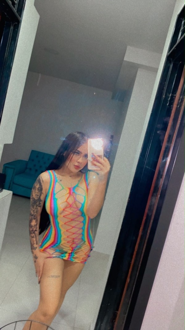 Primas cachondas con ganas de portarse mal fiesteras