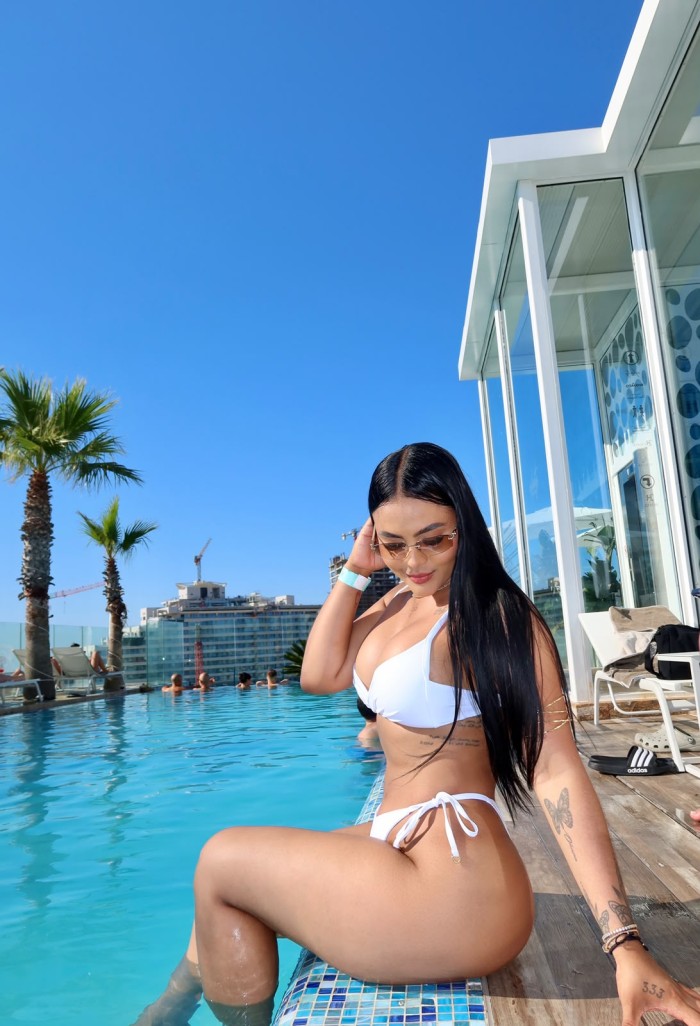 KELLY CON GANAS DE JUGAR  EN MARBELLA FIESTERA