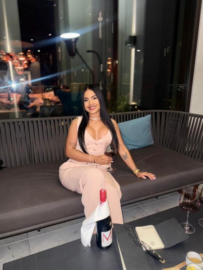KELLY CON GANAS DE JUGAR EN MARBELLA FIESTERA