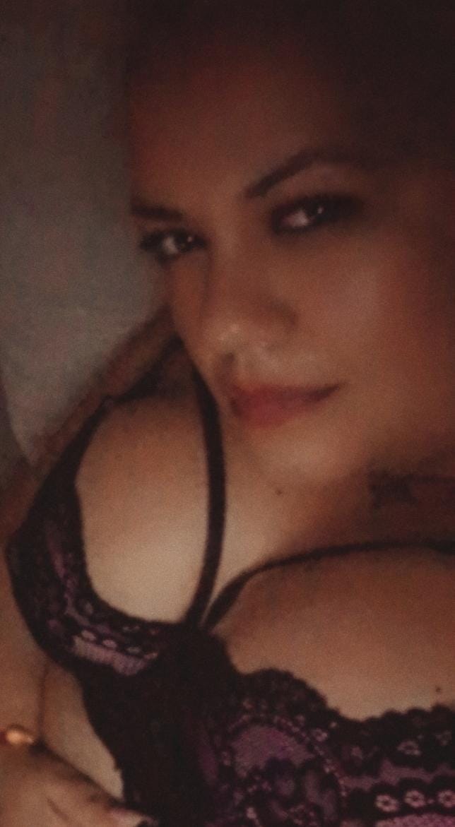 Paraguaya, ninfómana, viciosa, fiestera.