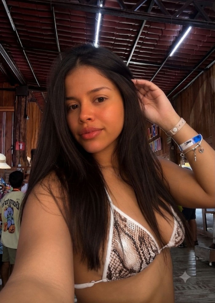 LOLITA DE 19 años JUGUETONA CALIENTE FIESTERA