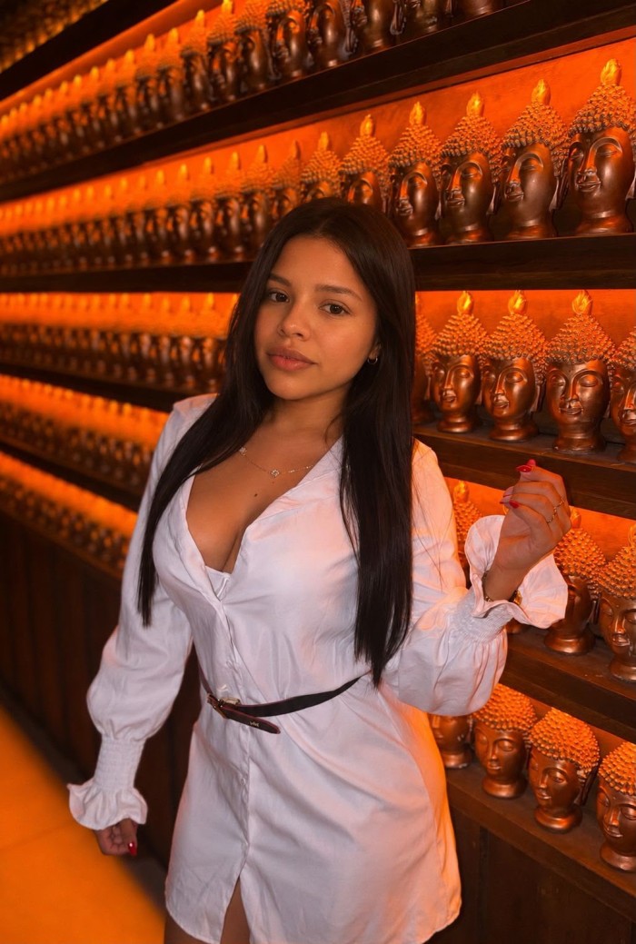 LOLITA DE 19 años JUGUETONA CALIENTE FIESTERA