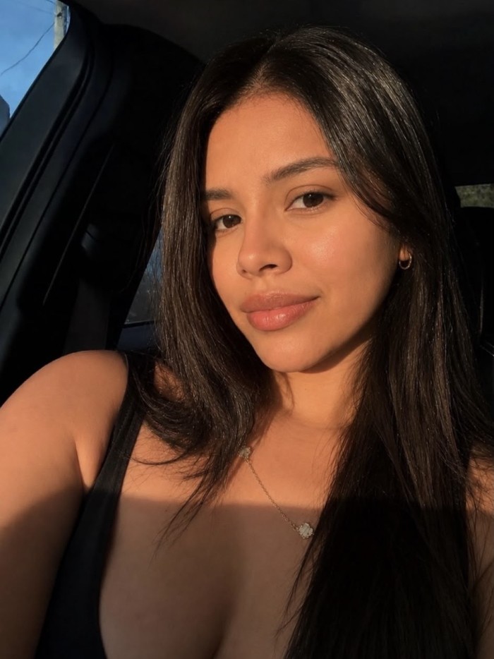 LOLITA DE 19 años JUGUETONA CALIENTE FIESTERA