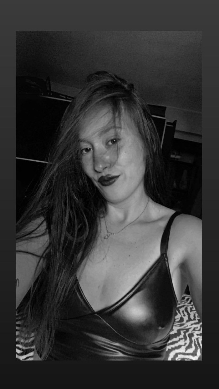 Cloe Española Con un Toque de Picardia Fiestera 24