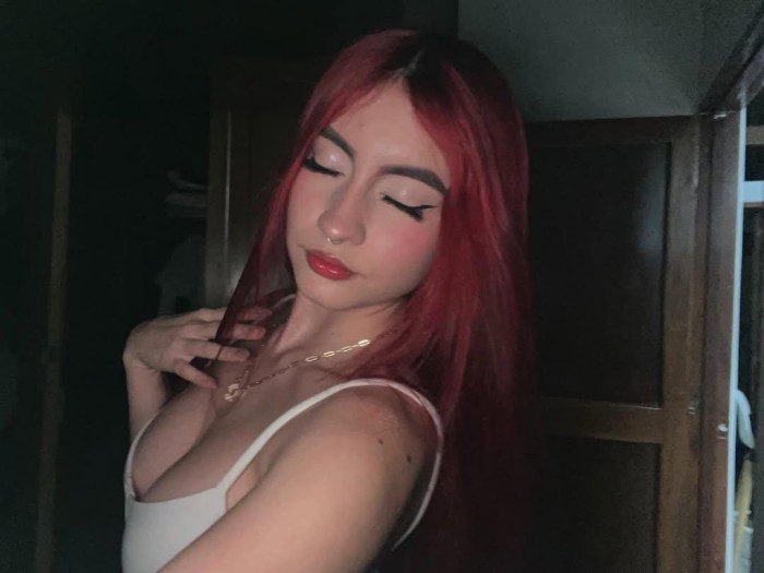Follame a tope, viciosa y cañera, te como entero