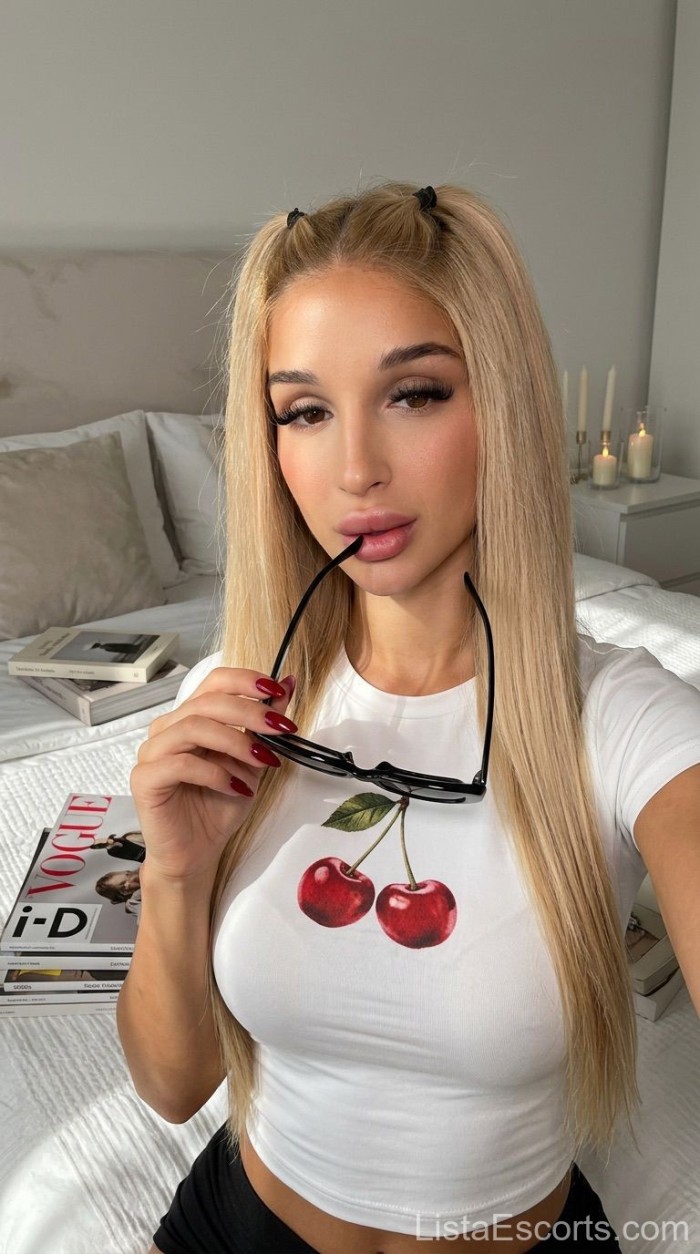 VALERIA TRANS FEMENINA MUY DOTADA