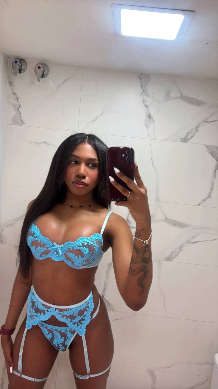 TRATO DE NOVIOS BESO NEGRO