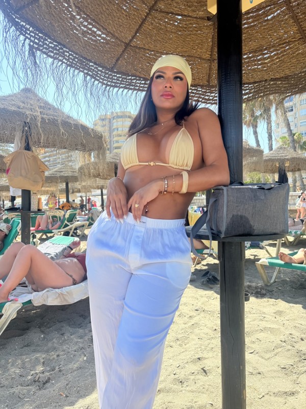 SOY SASHA UNA COLOMBIANA VERSÁTIL MÁS ACTIVA ESPERANDO POR TI