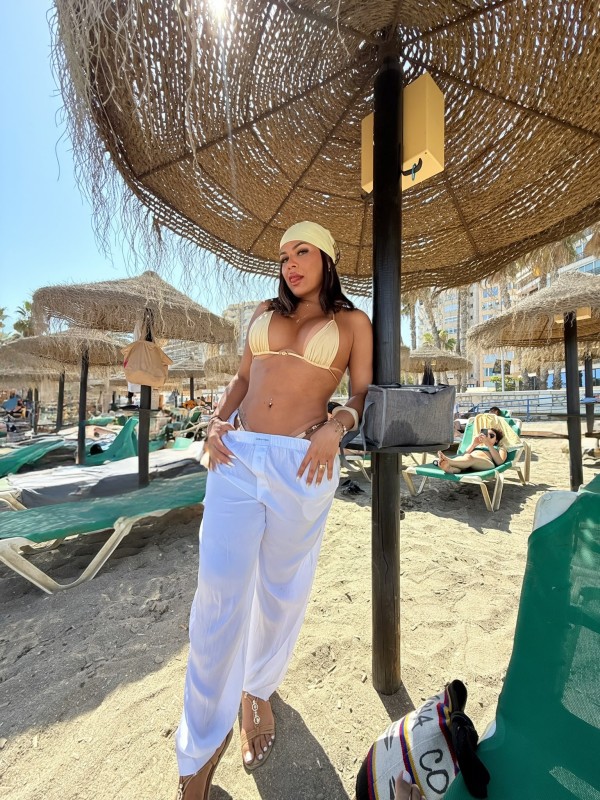 SOY SASHA UNA COLOMBIANA VERSÁTIL MÁS ACTIVA ESPERANDO POR TI