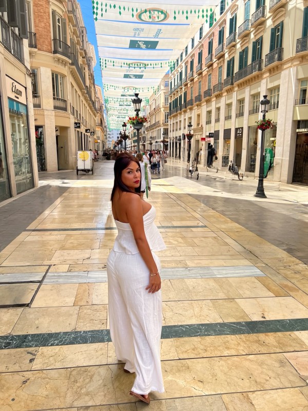 SOY SASHA UNA COLOMBIANA VERSÁTIL MÁS ACTIVA ESPERANDO POR TI