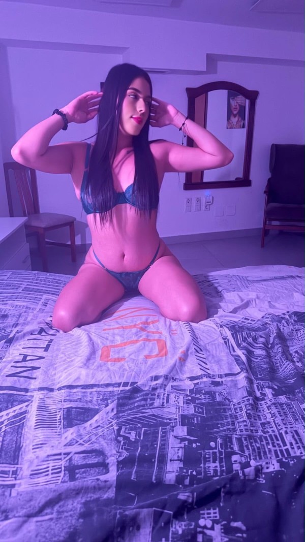 QUIERO TRAGARME TODA TU RICA POLLA CON MI COÑITO