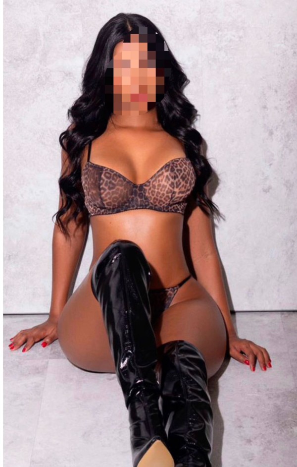 Fogosa morenita muy cariñosa y caliente